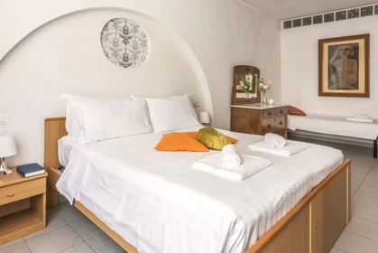 Apartamento totalmente mobilado em Como