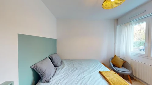 Habitación en alquiler con cama doble Rennes