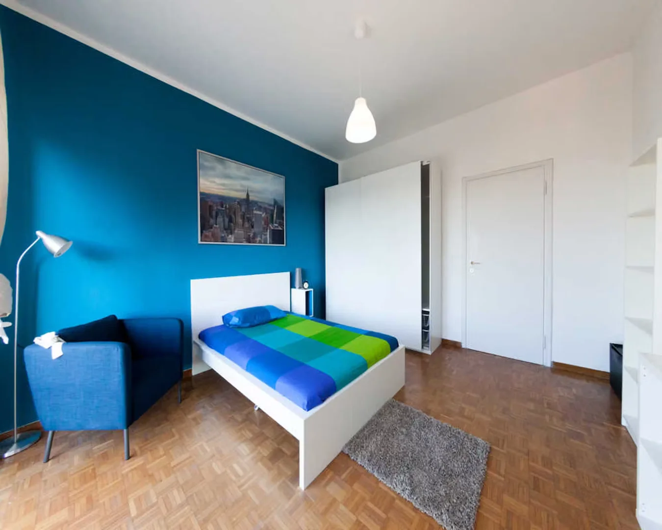 Funktionelles Studentenzimmer perfekt zum Studieren in