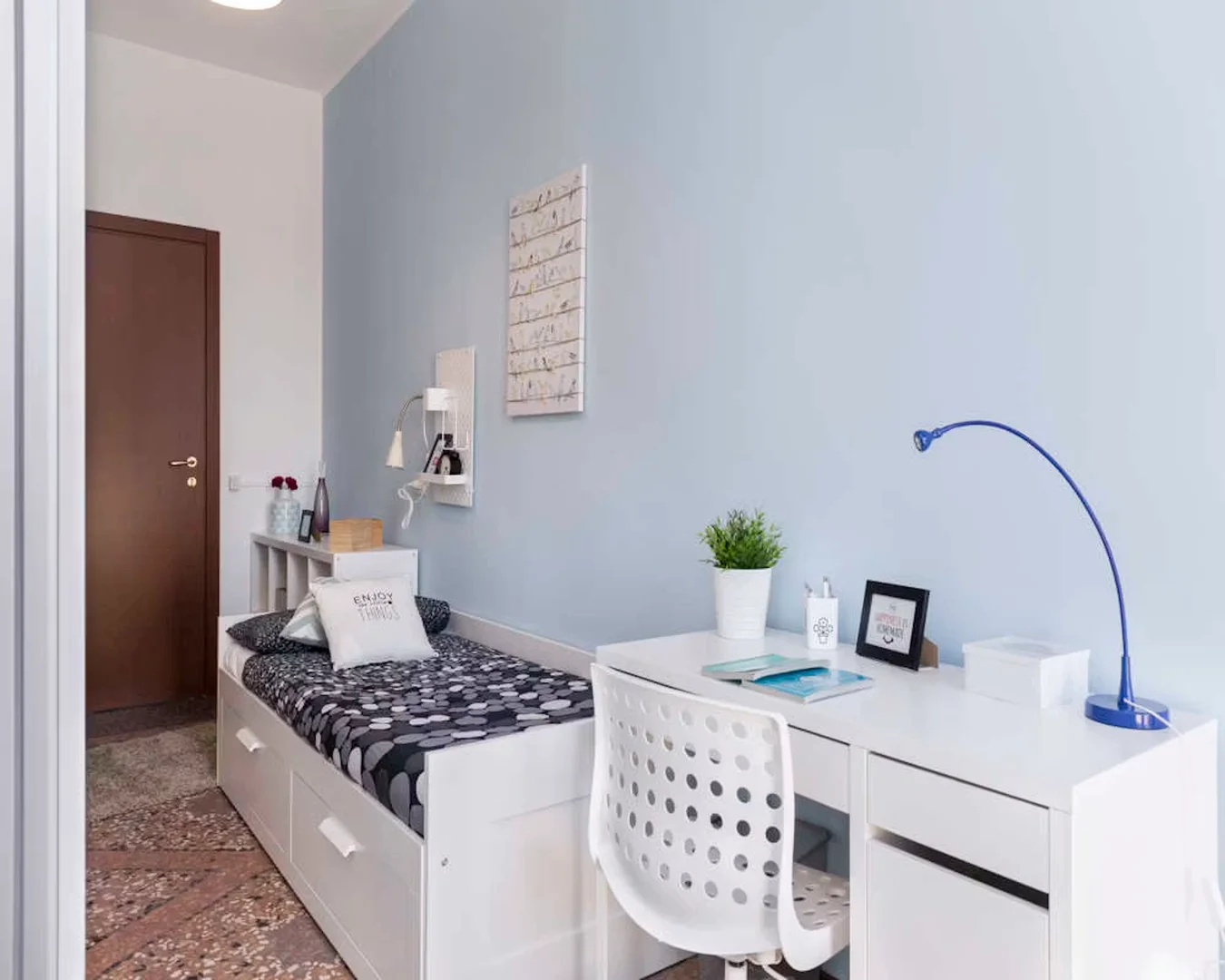 Budget-friendly student room close to campus in 