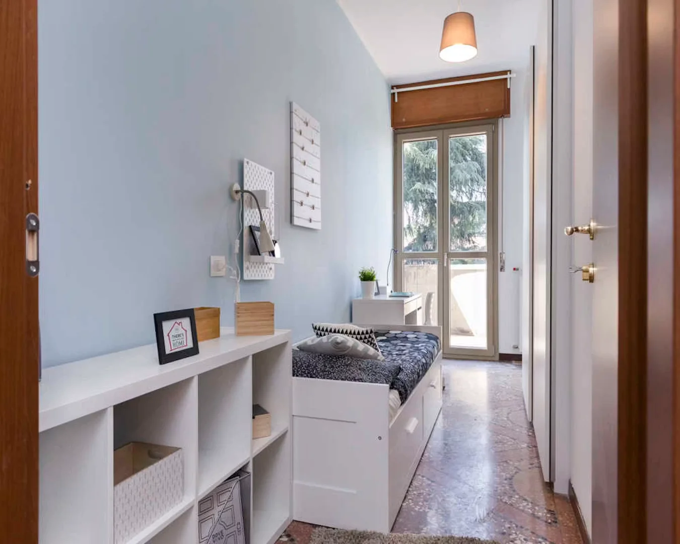 Room for rent in student apartment in , fully furnished