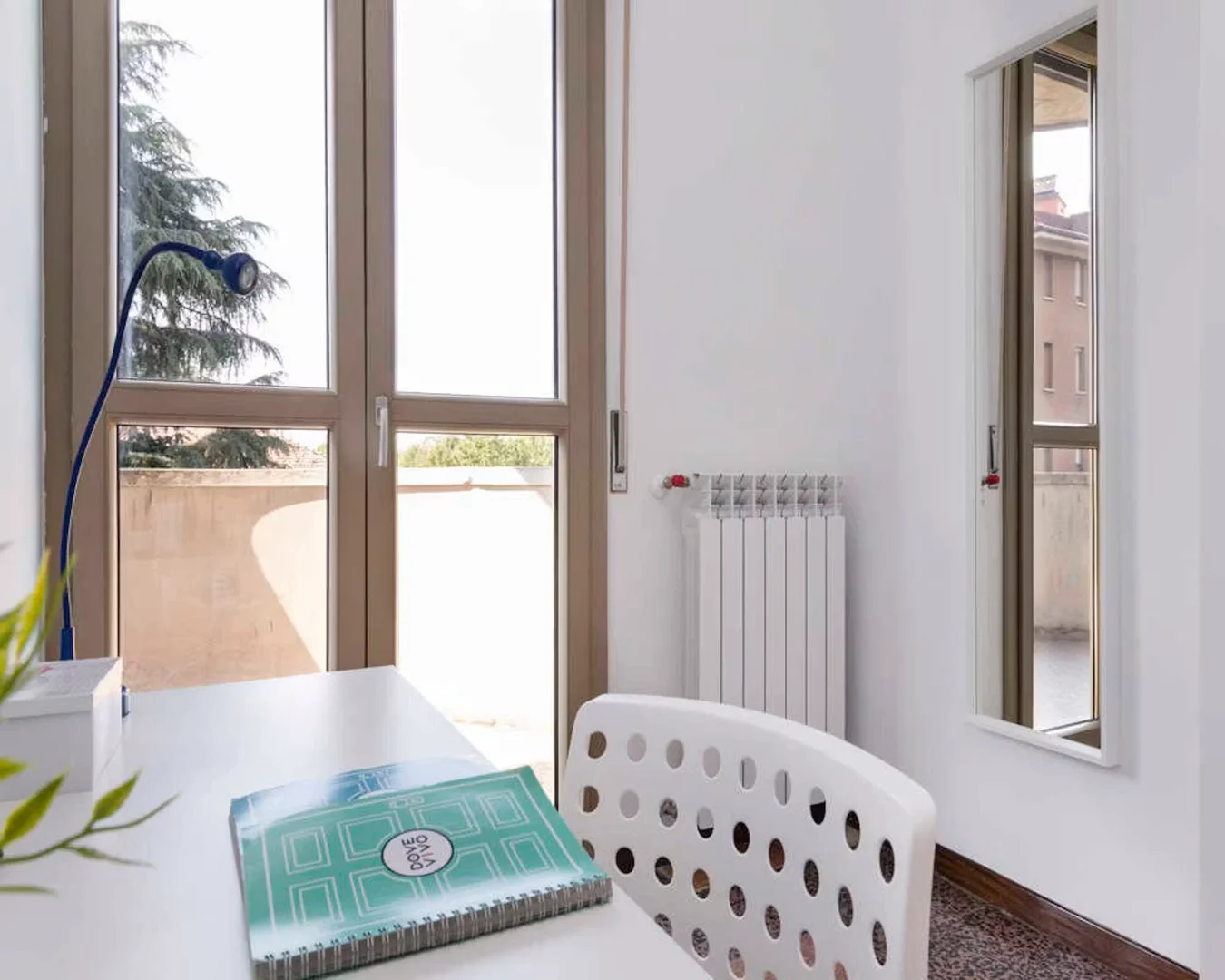 Functional student room perfect for studying in 