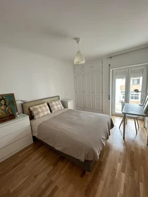 Quarto para alugar ao mês em Estoril