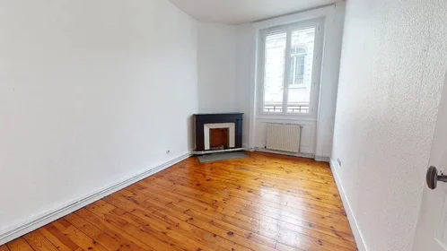 Alojamiento entero en Rue Rouget de Lisle, Crêt de Roc, imagen 1 de 10