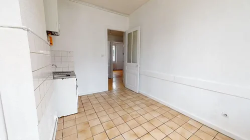 Alojamiento entero en Rue Rouget de Lisle, Crêt de Roc, imagen 5 de 10