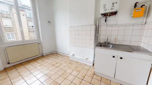 Alojamiento entero en Rue Rouget de Lisle, Crêt de Roc, imagen 7 de 10