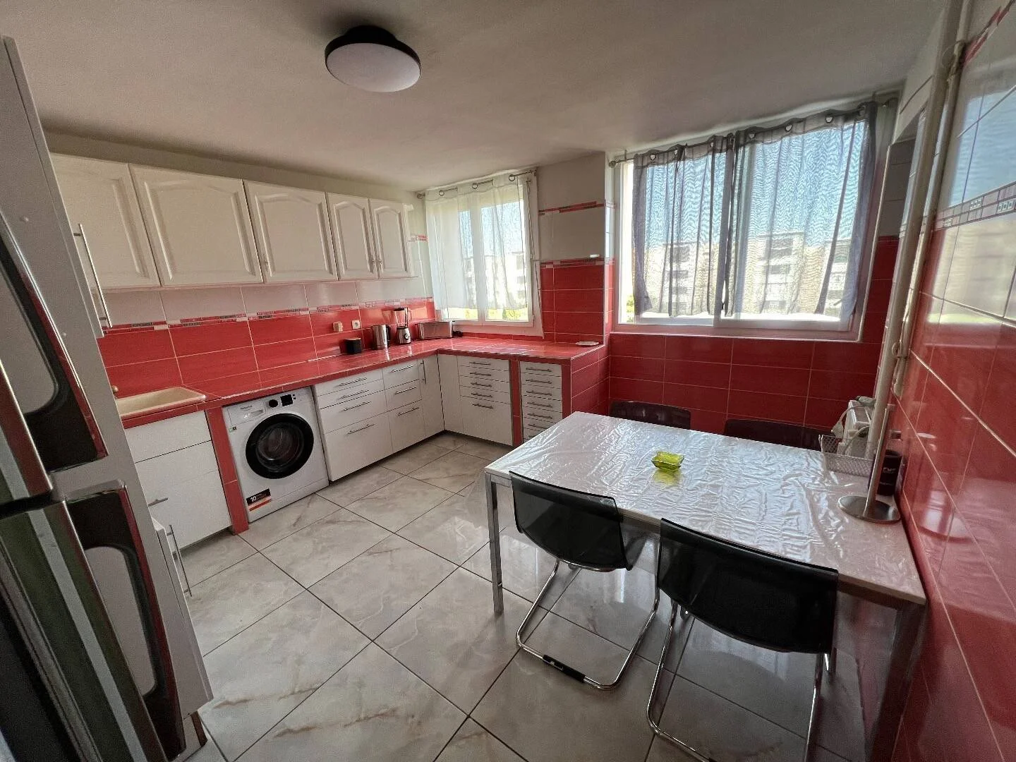 'de öğrenci dairesinde, tamamen mobilyalı kiralık oda