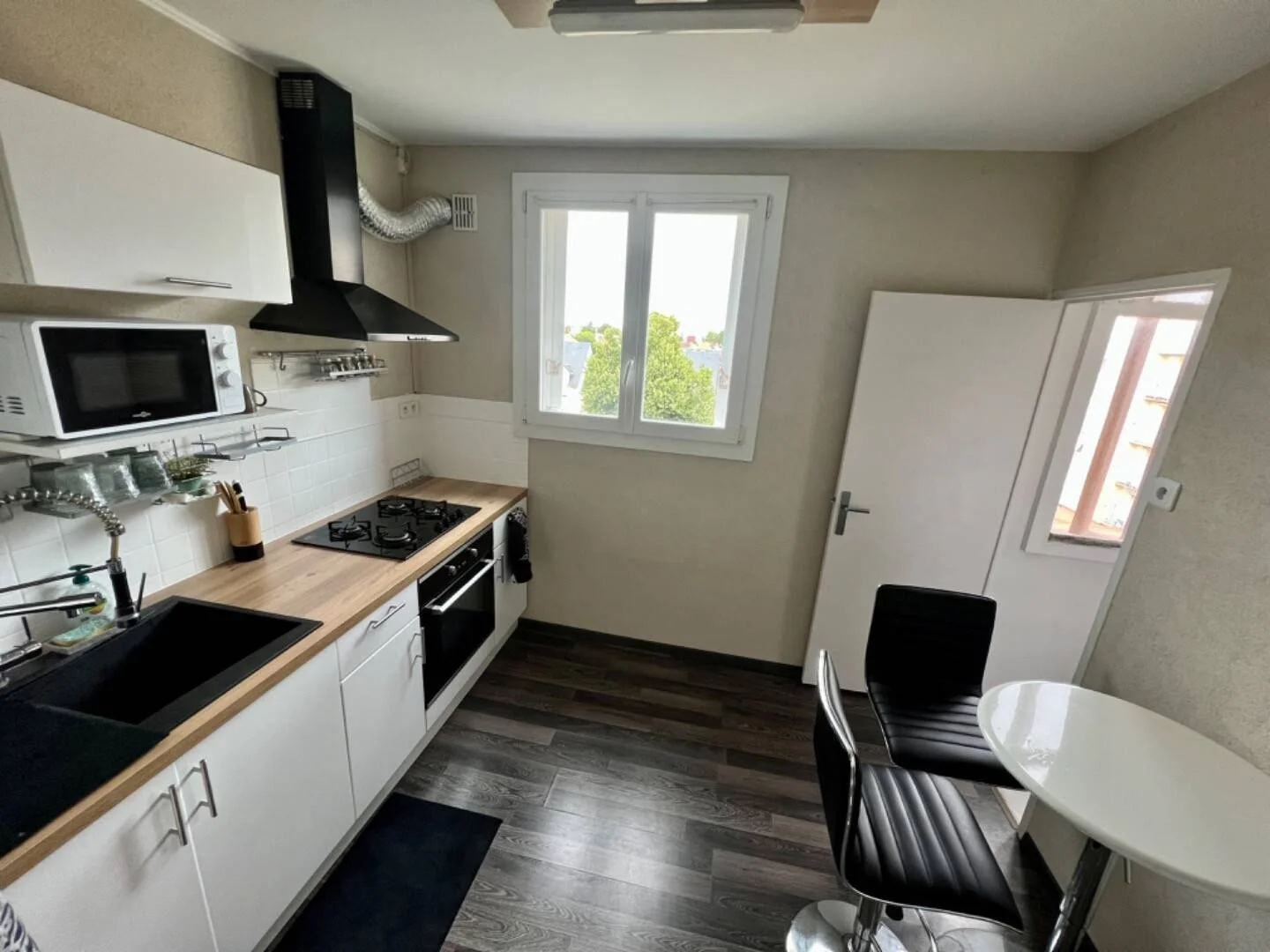Chambre d'étudiant économique avec emplacement pratique dans 