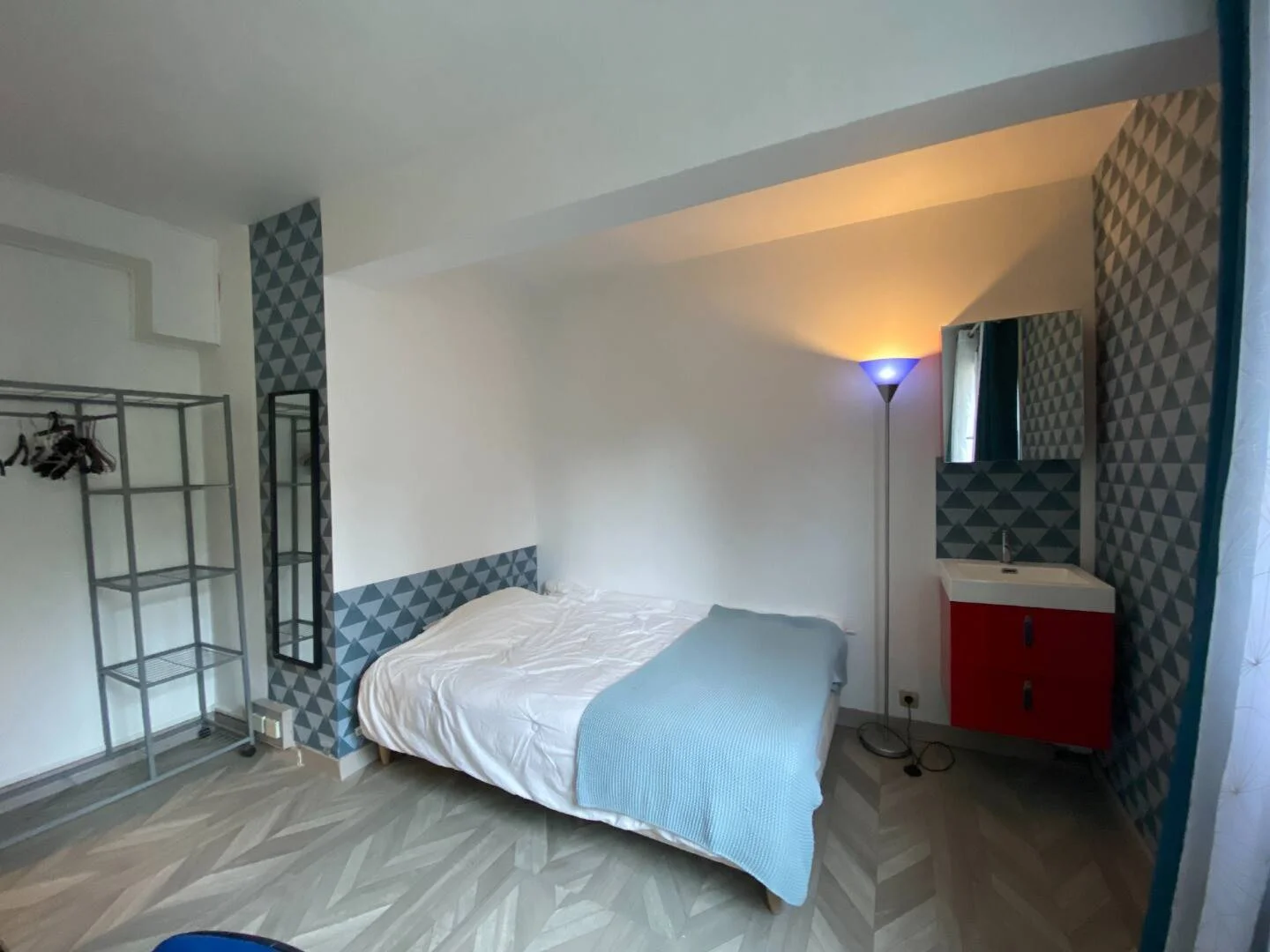 Functional student room perfect for studying in 