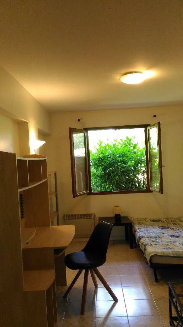 Habitación asequible para estudiantes con buena iluminación en 