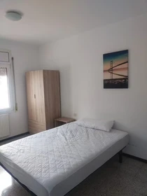 Quarto para alugar num apartamento partilhado em Girona