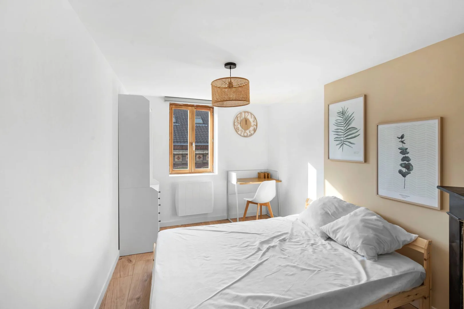 Chambre conviviale pour les étudiants dans  avec des équipements modernes