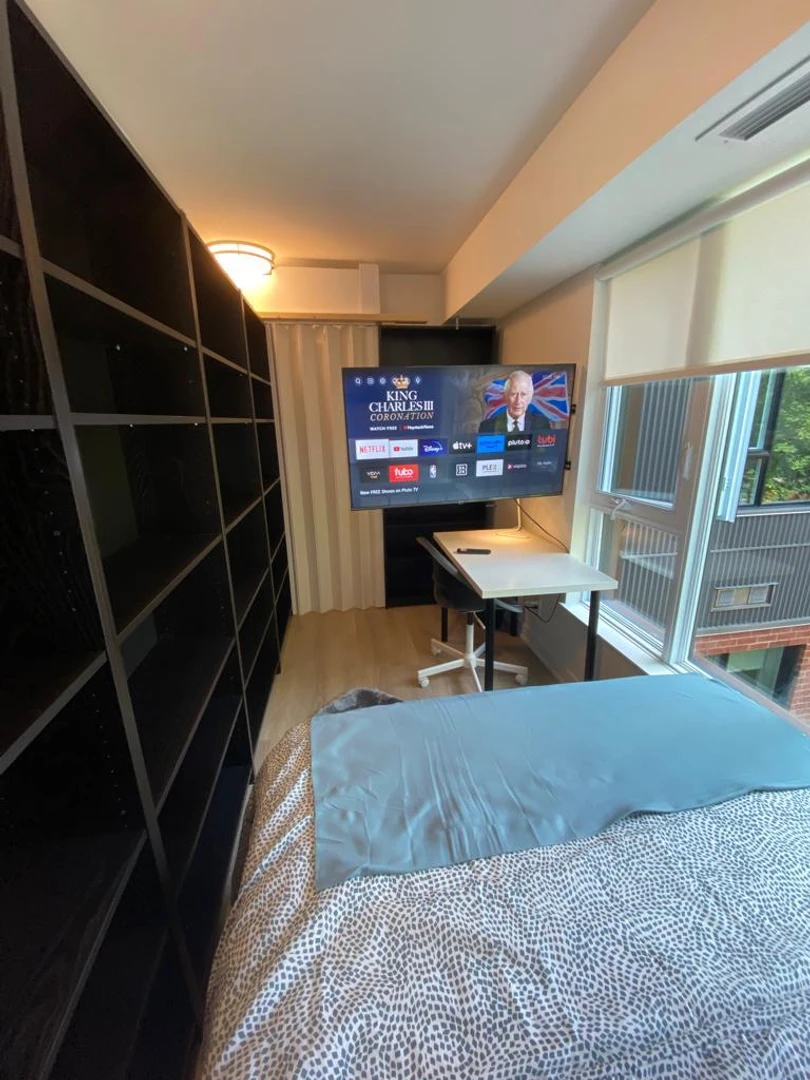 Cheap private room in Ottawa
