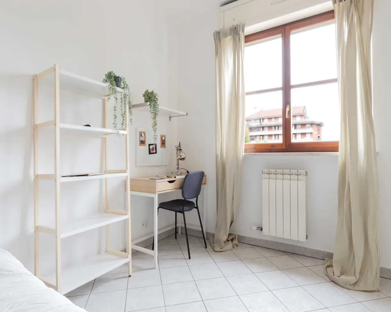 Habitación asequible para estudiantes con buena iluminación en