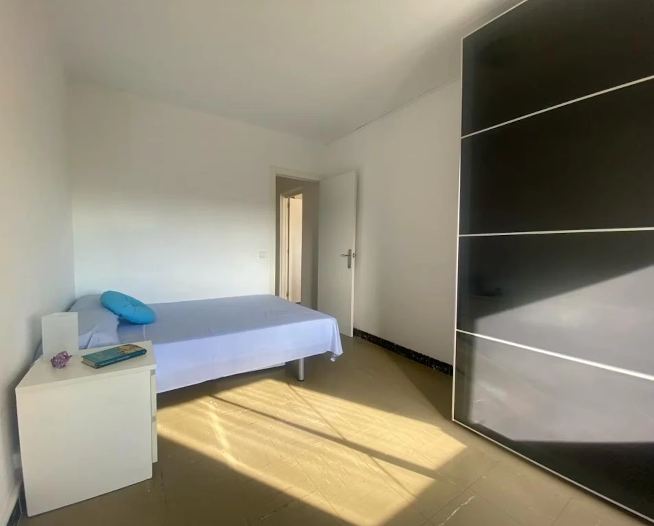 Bright private room in Sabadell