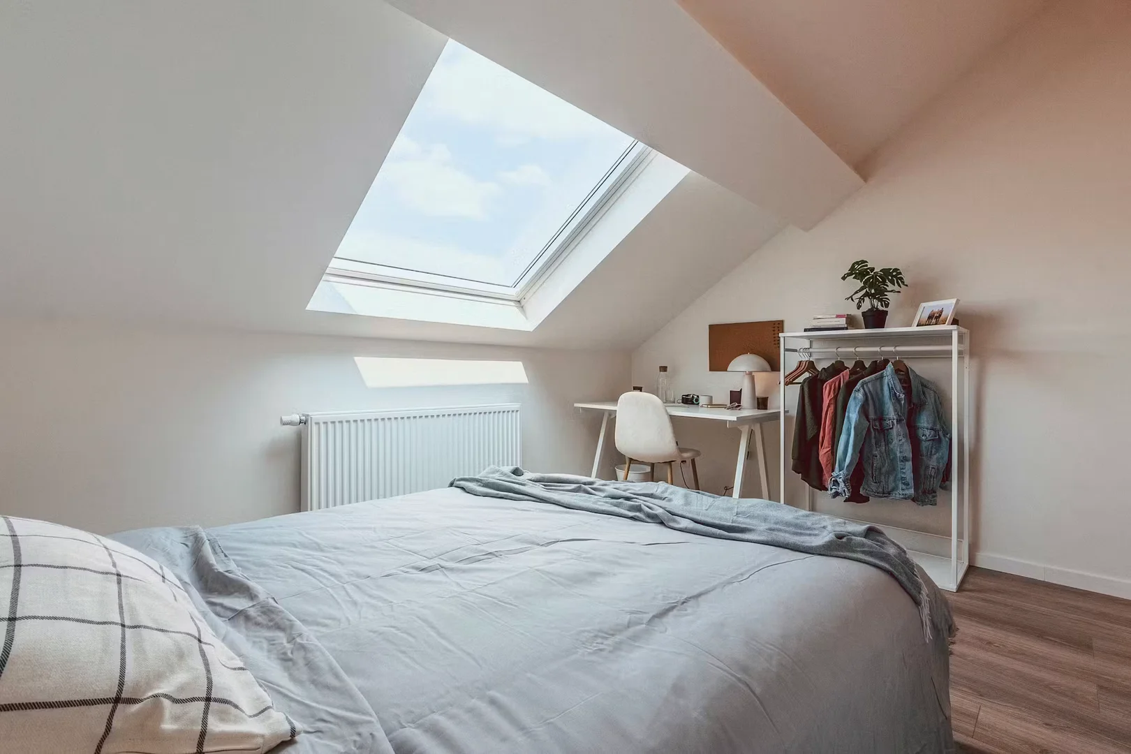  bölgesinde uygun konuma sahip ekonomik öğrenci odası