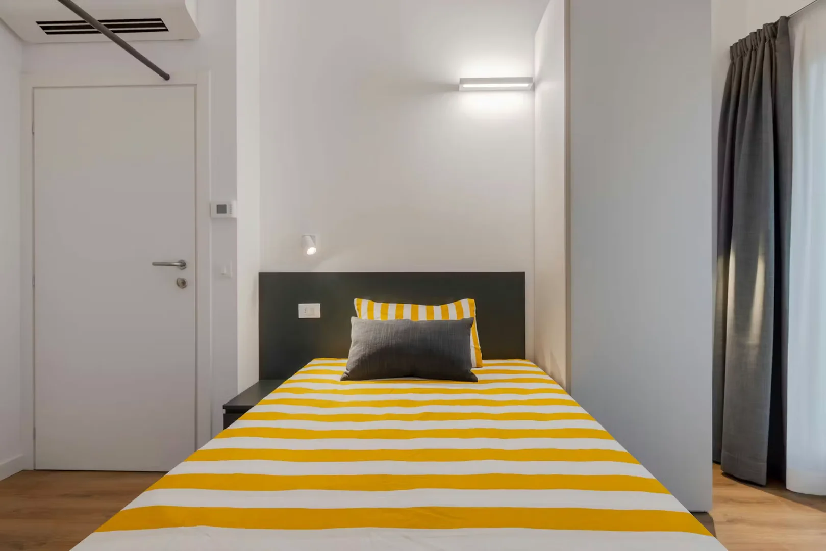 Quarto amigo do estudante em  com comodidades modernas