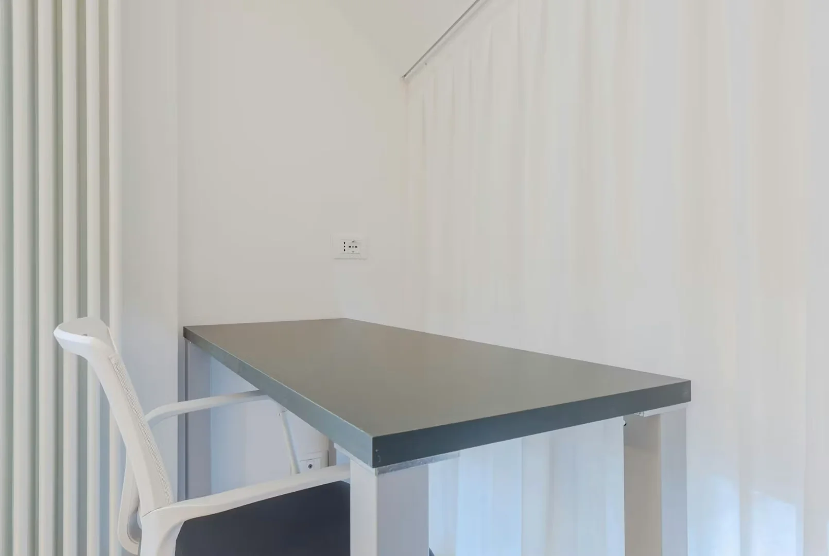 Quarto de estudante económico com localização conveniente em 