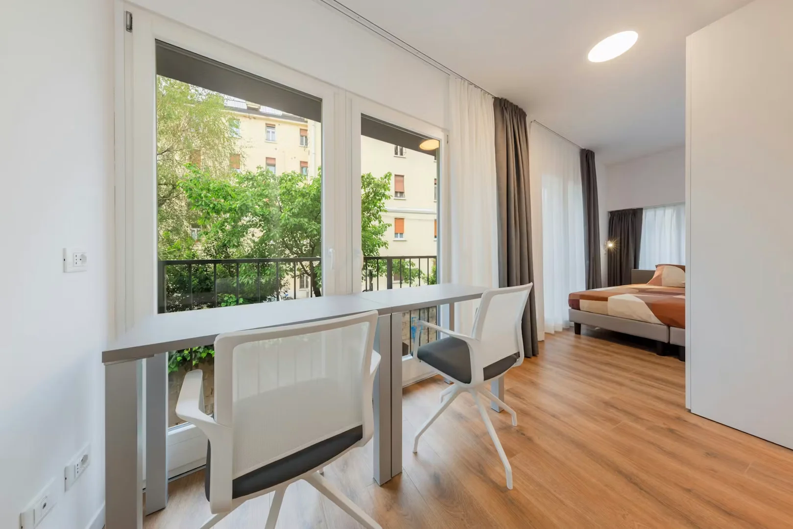 'de öğrenci dairesinde, tamamen mobilyalı kiralık oda
