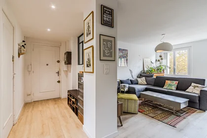 Appartamento intero in Rue Garibaldi, 3rd Arrondissement, immagine 8 di 10