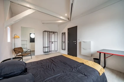 Cheap private room in Mons