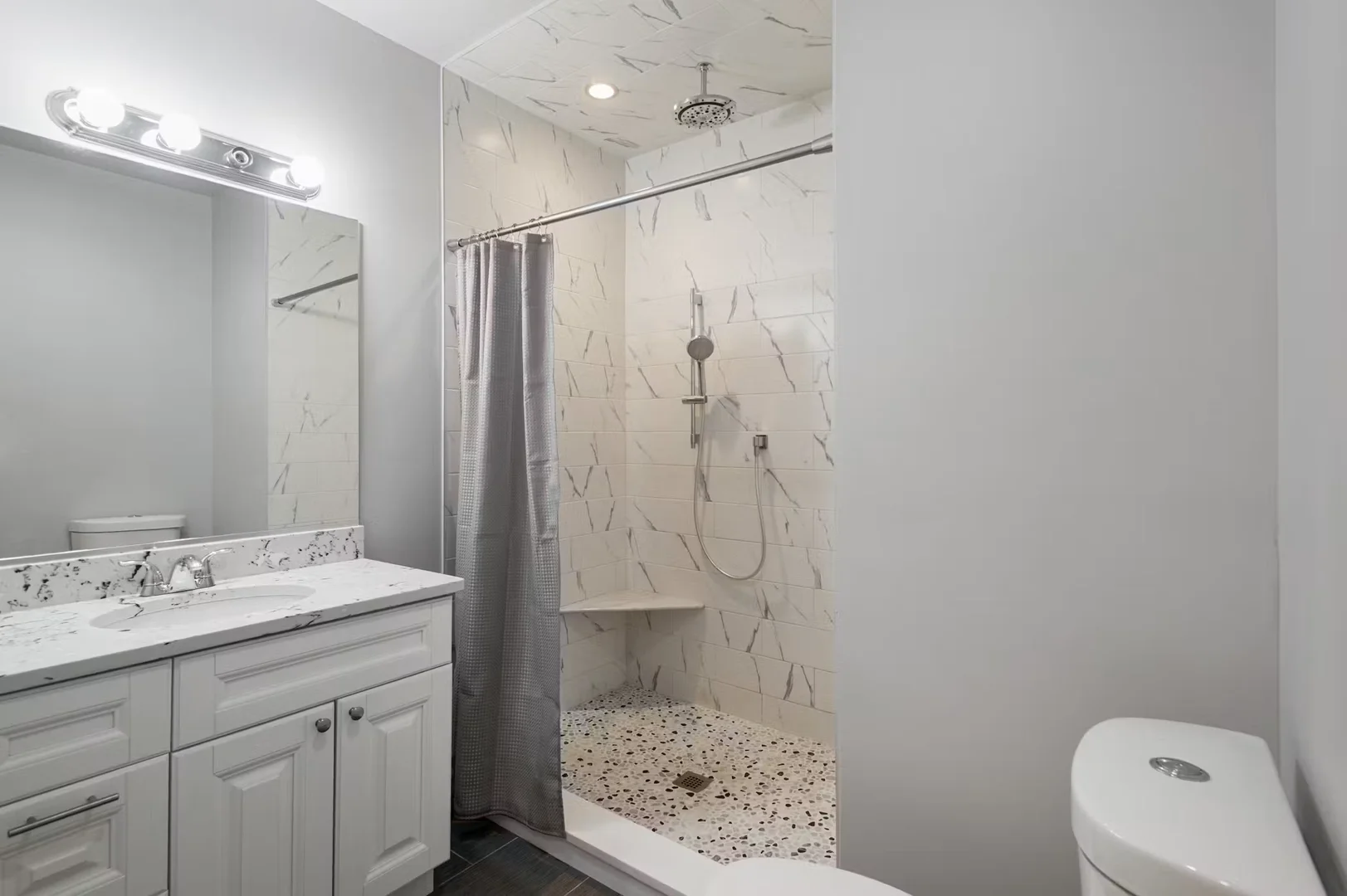 Room for rent in student apartment in , fully furnished