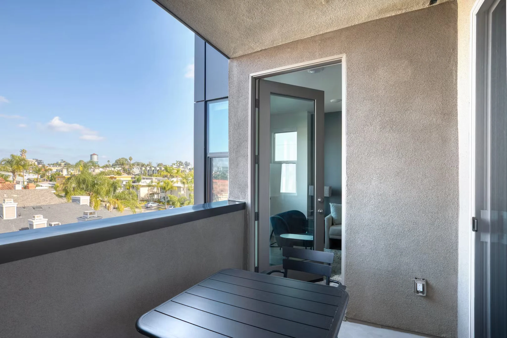 Komplette Wohnung voll möbliert in San Diego