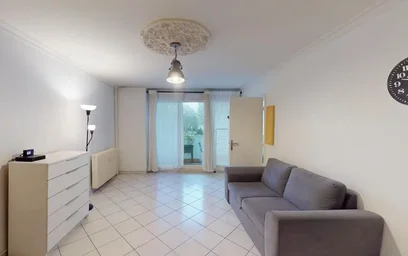 Habitación privada muy luminosa en {area}