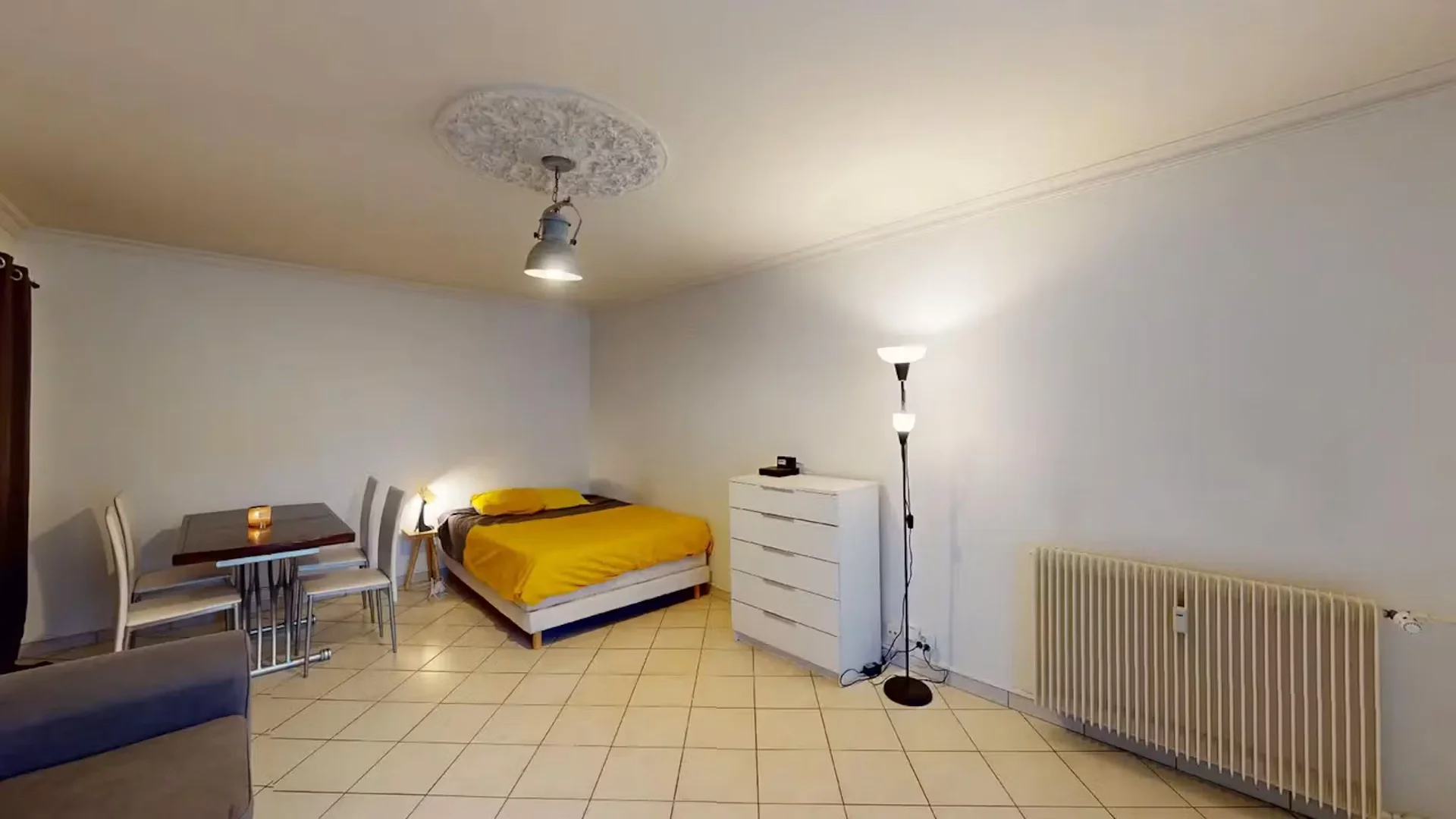 Habitación para estudiantes en  con modernas comodidades