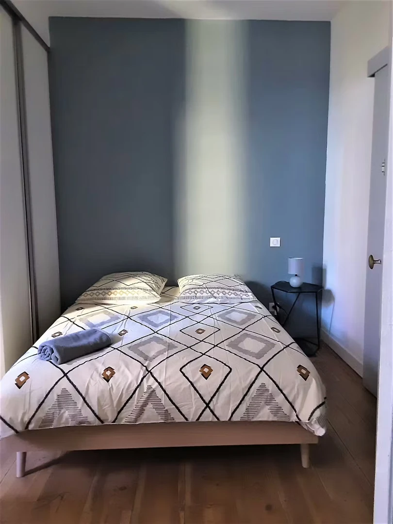 Cheap private room in Pau