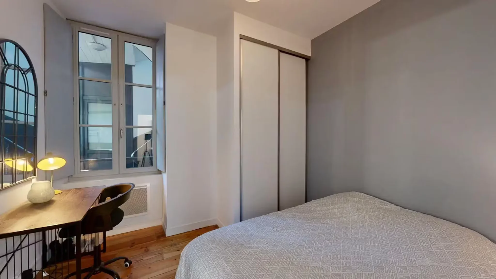 Bright and airy student room with easy university access in 