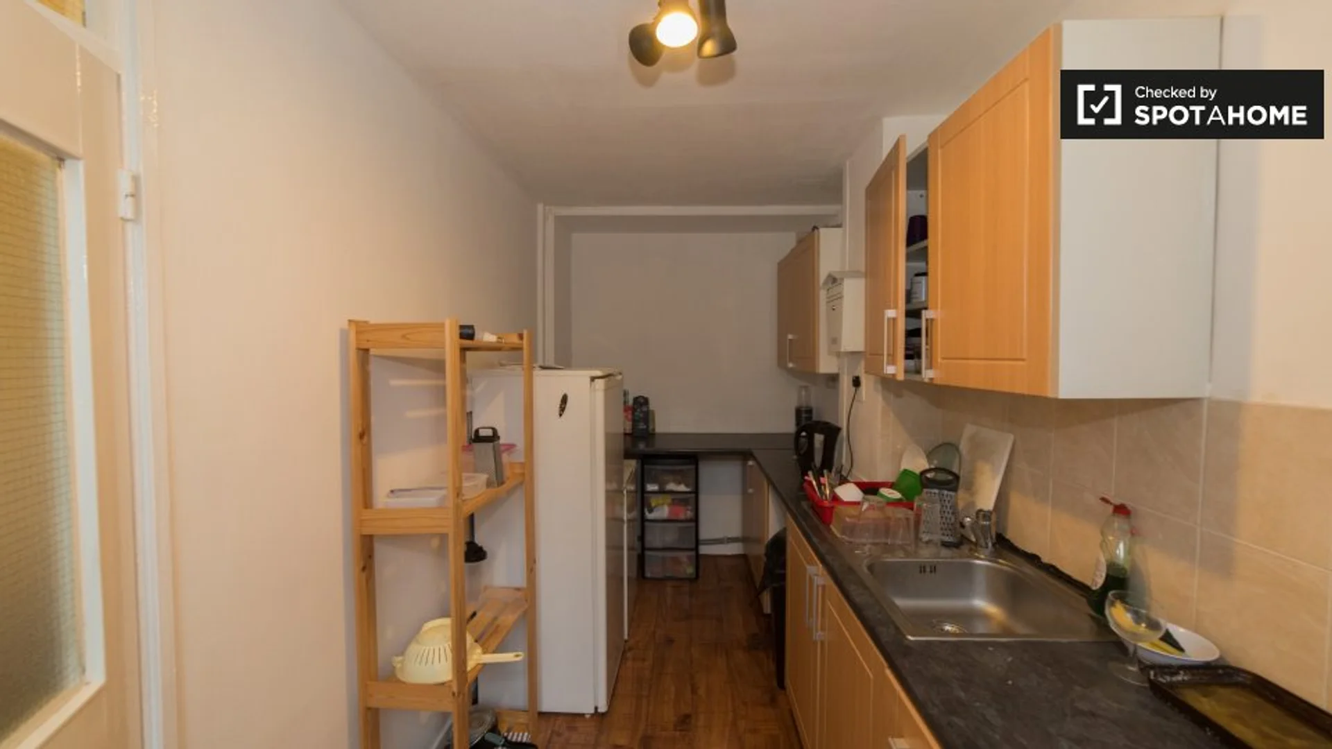 Room for rent in student apartment in , fully furnished