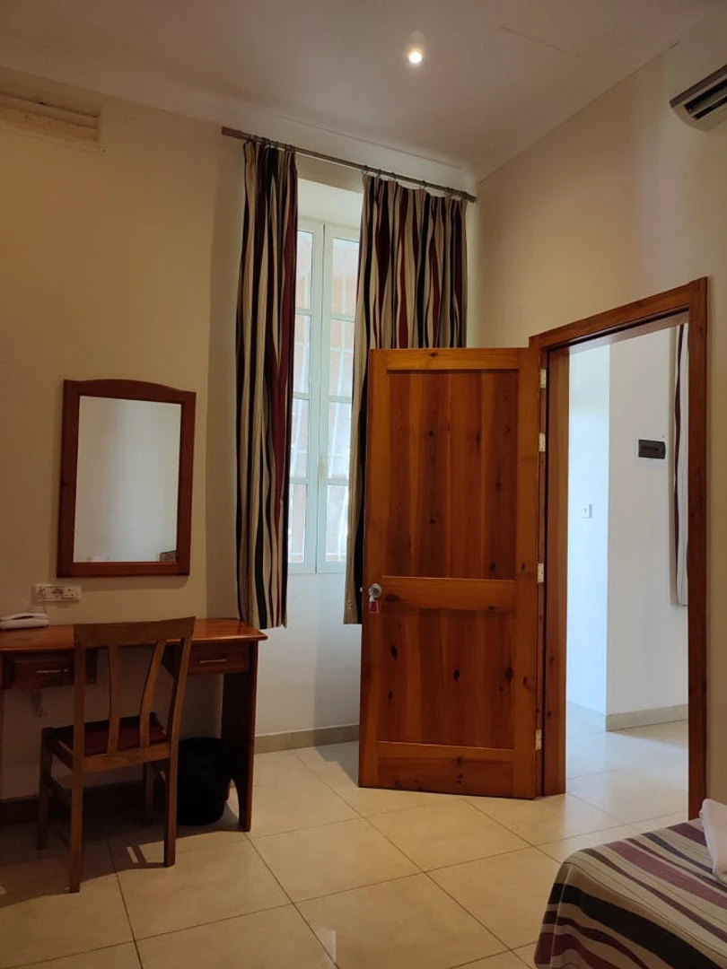 Renting rooms by the month in Malta