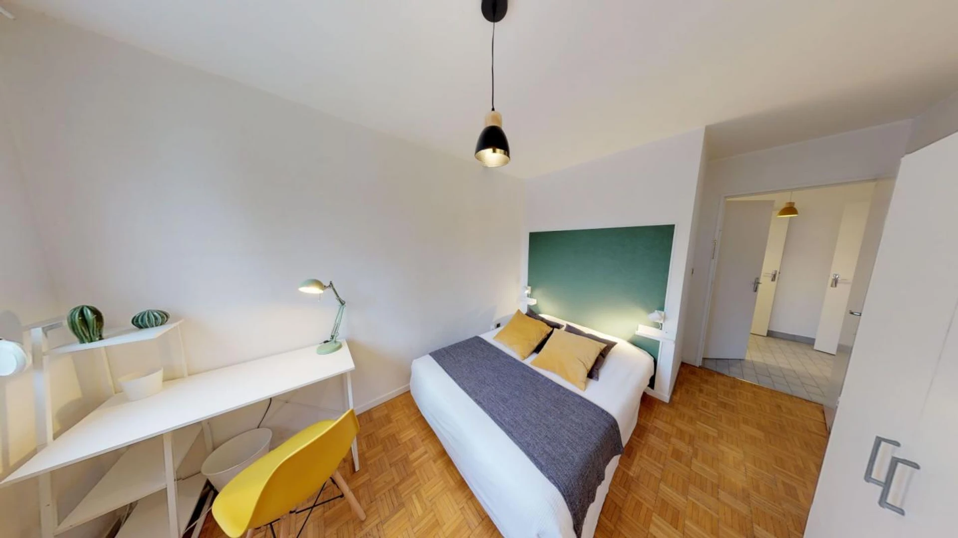 Quarto para alugar com cama de casal em Lyon