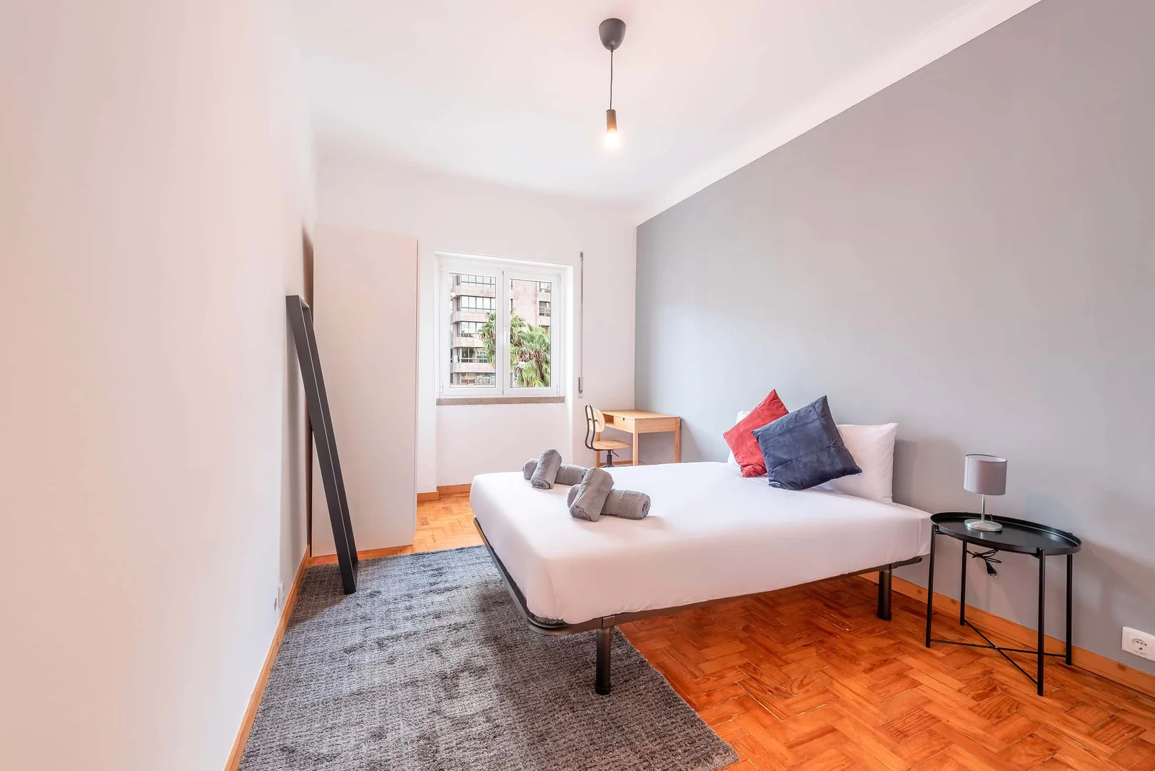 Chambre confortable pour étudiants disponible dans 
