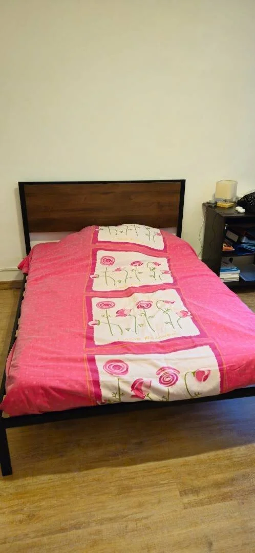 Funktionelles Studentenzimmer perfekt zum Studieren in 