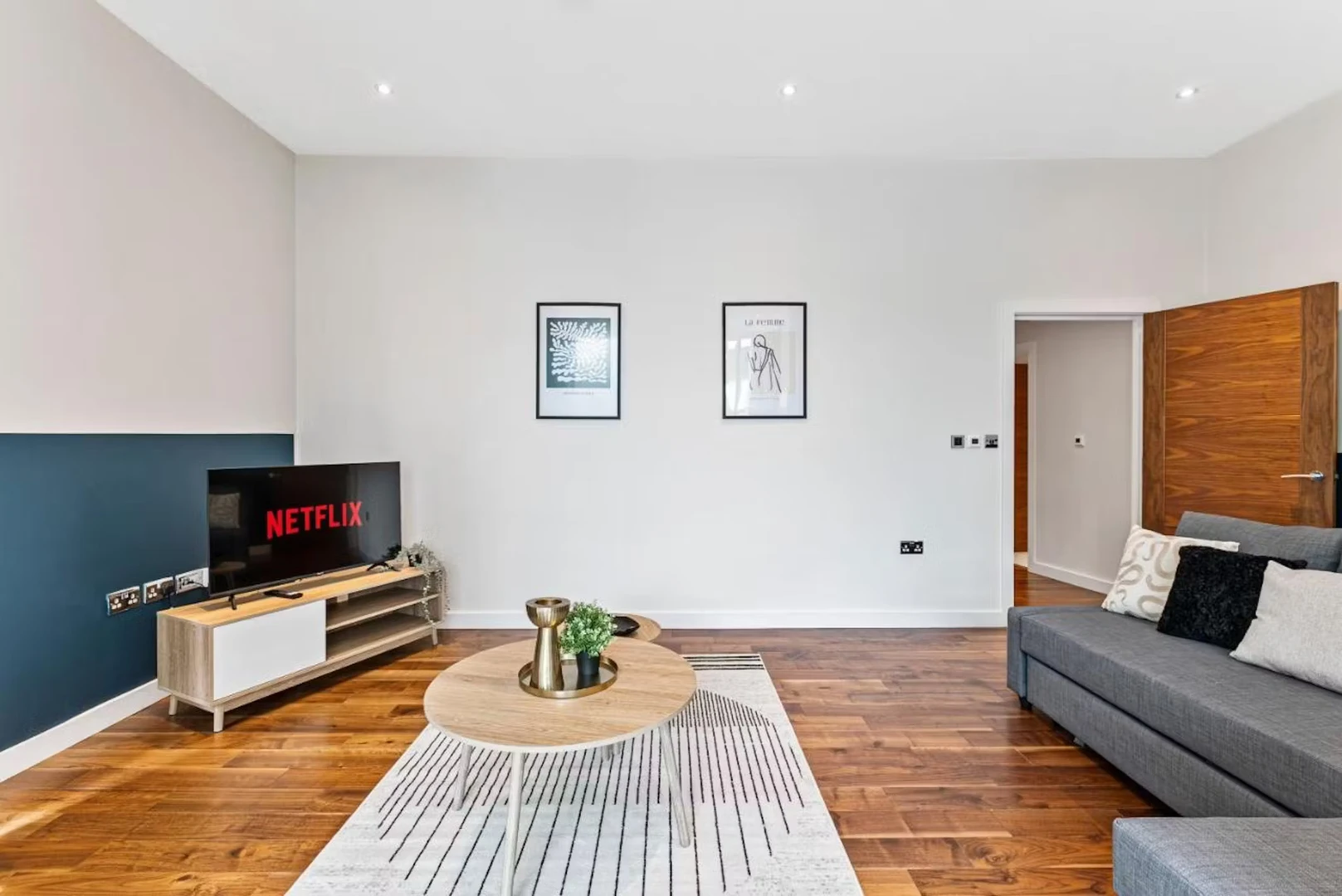 Modern and bright flat in Lincoln
