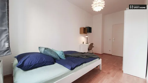 Chambre privée à Petersburger Str., image 1 de 10