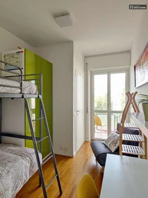 {area} de çift kişilik yataklı kiralık oda