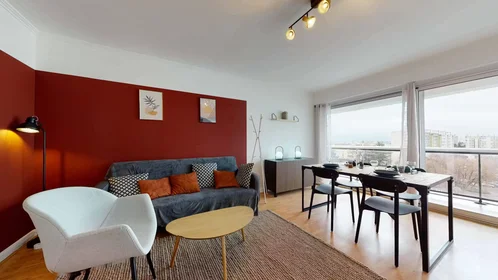 Private room at Cours de Luze, Grand Parc Paul Doumer, image 3 of 10