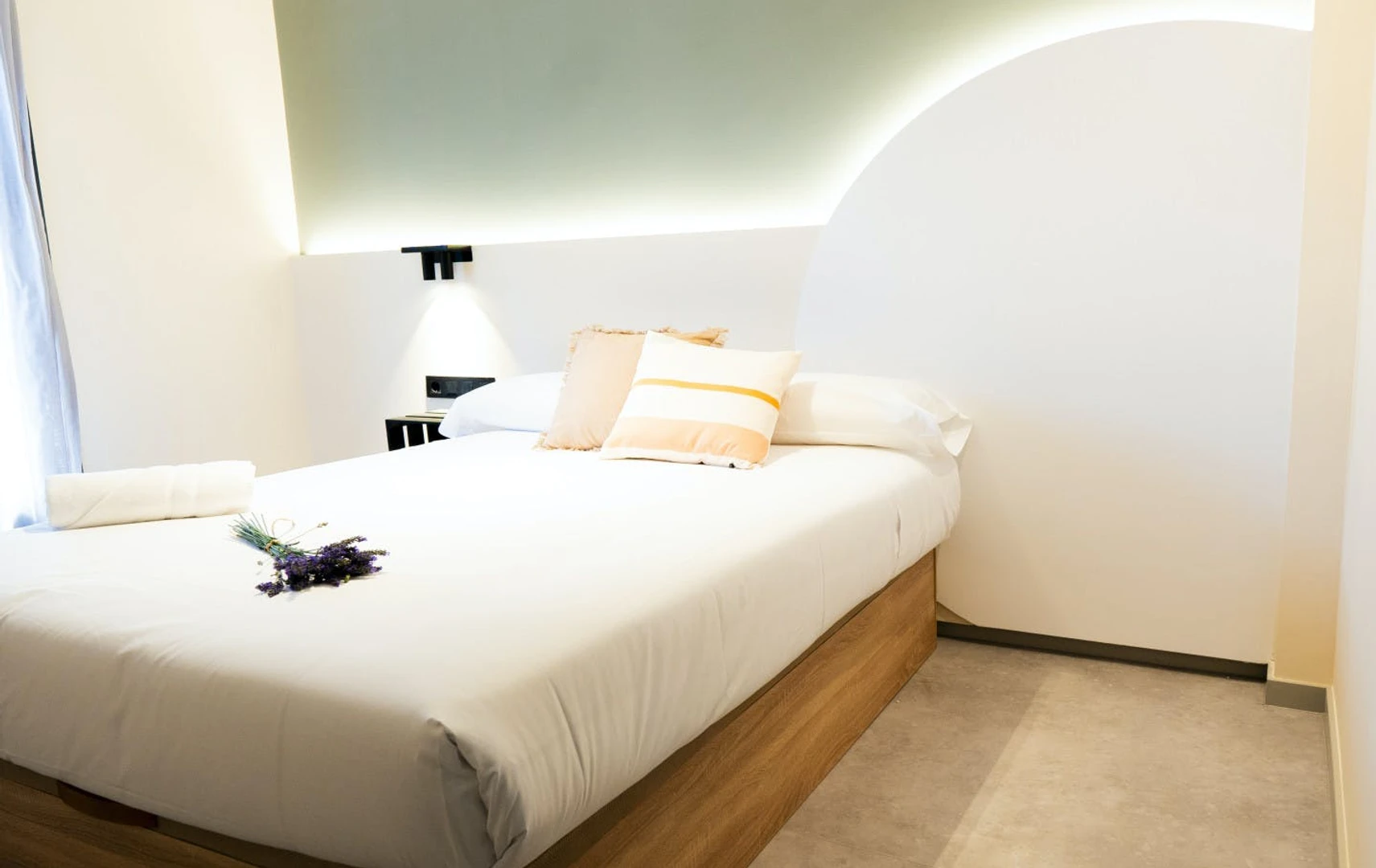 Pokój do wynajęcia z podwójnym łóżkiem w Santiago De Compostela
