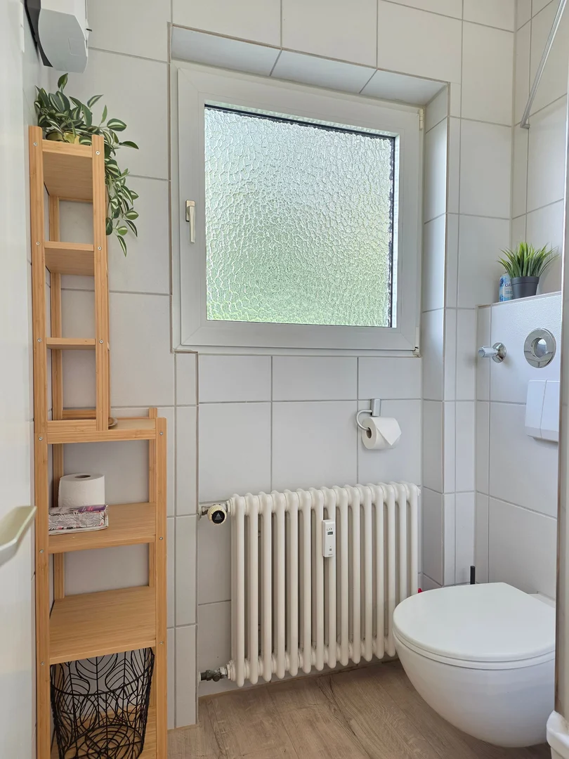 Chambre confortable pour étudiants disponible dans