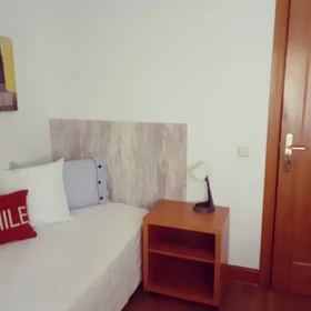 Cheap private room in Pozuelo-de-alarcon