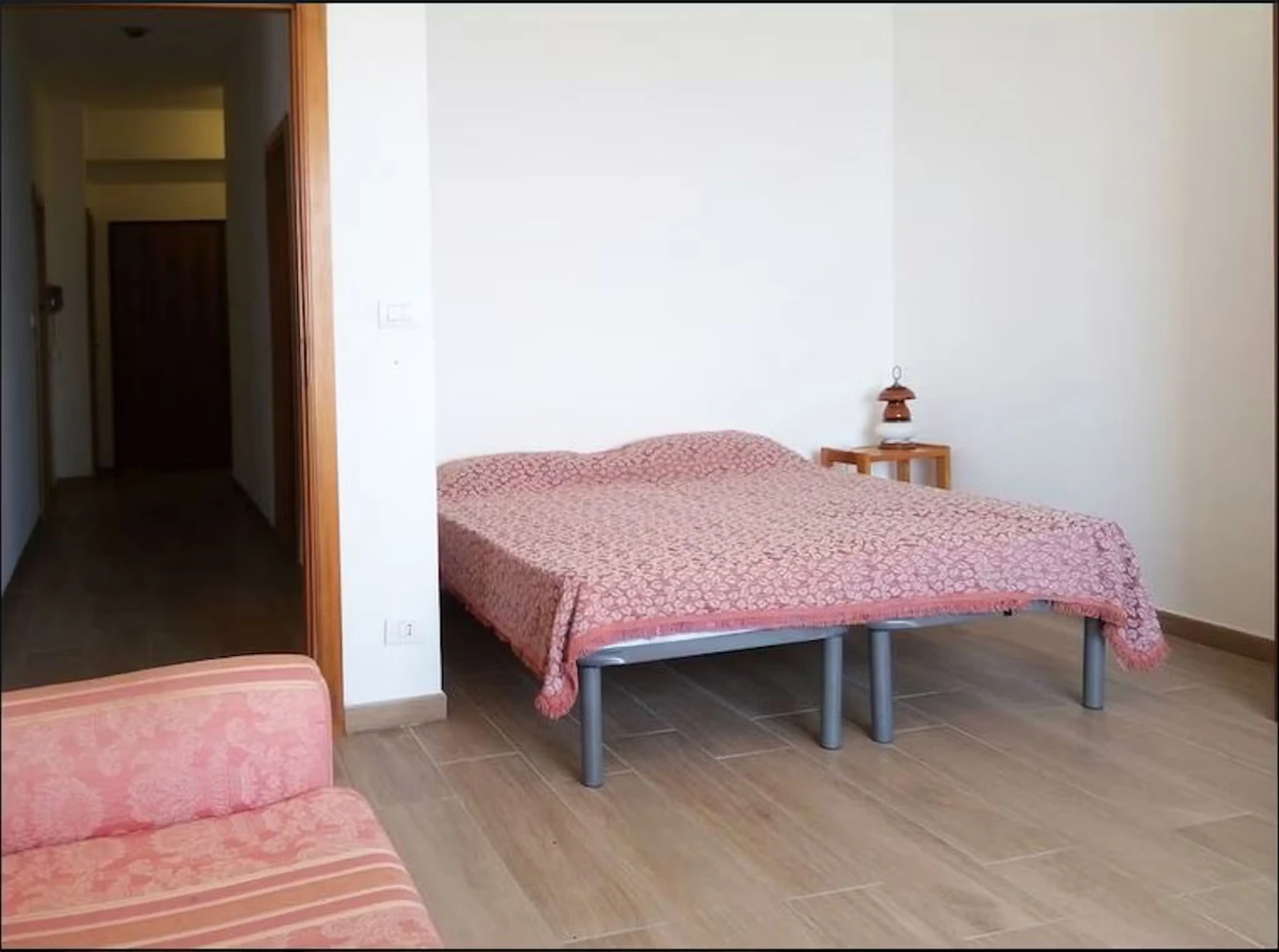 Pokój do wynajęcia we wspólnym mieszkaniu w Catanzaro
