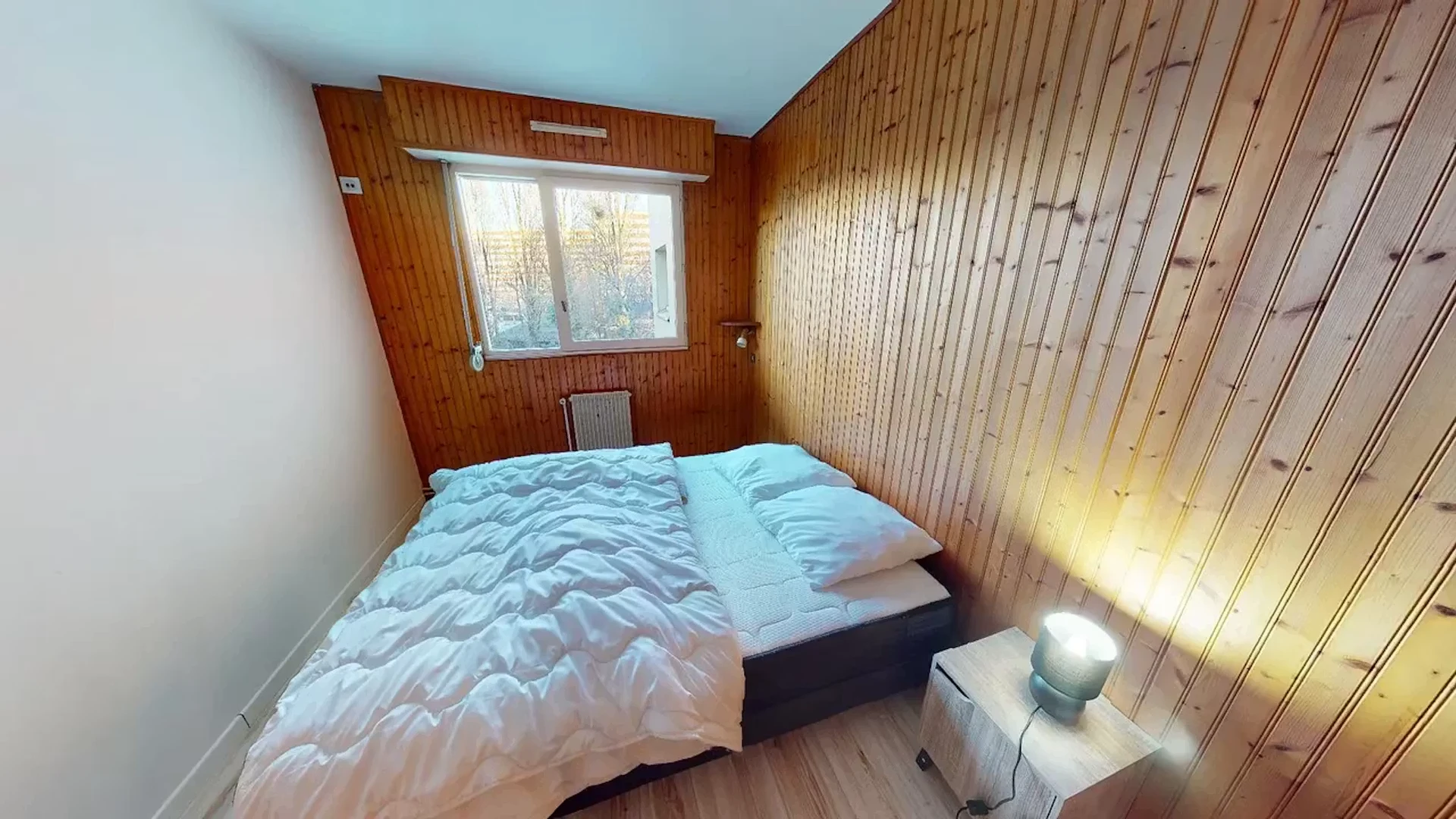 Functional student room perfect for studying in 