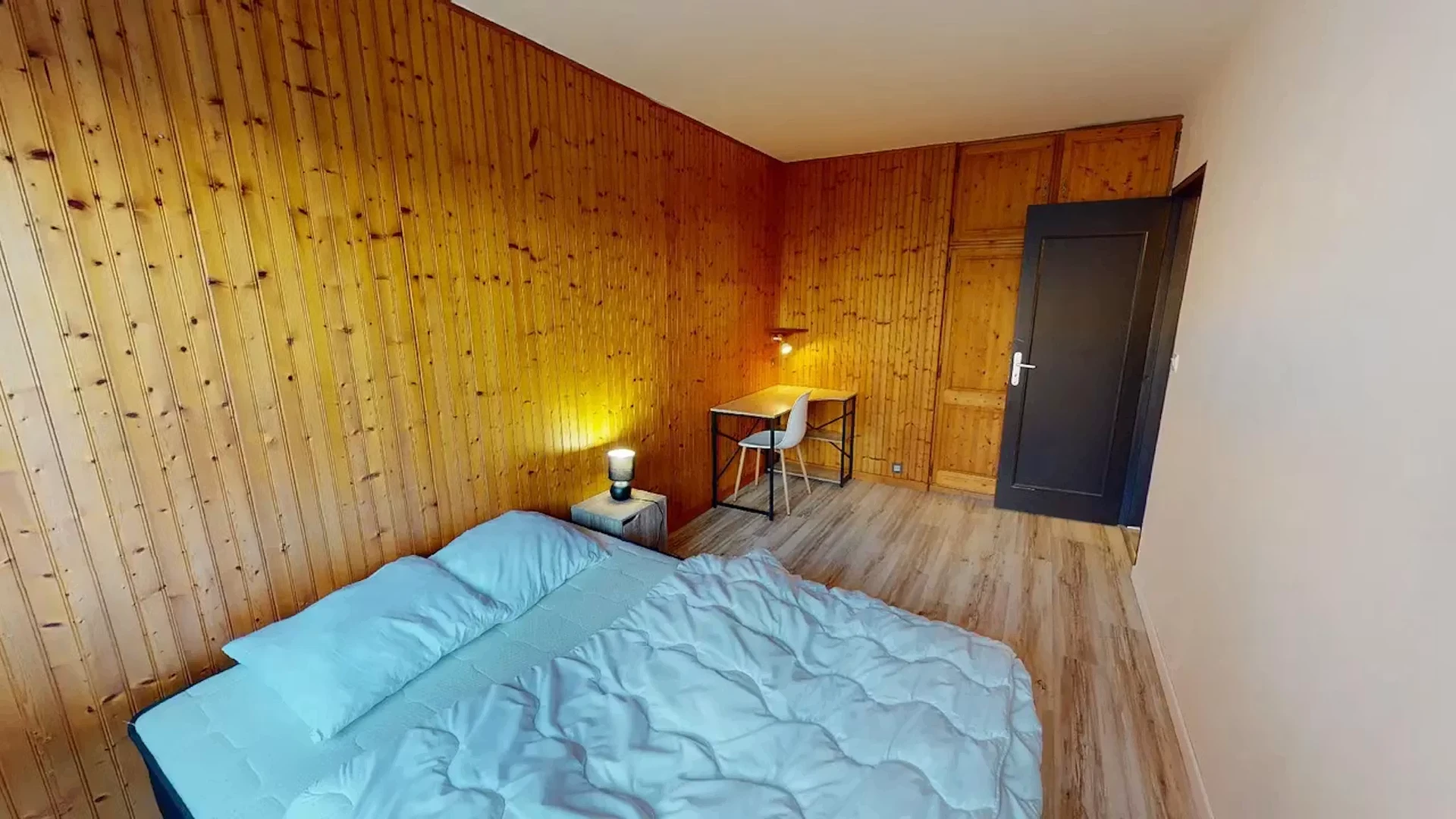 Economical student room with convenient location in 