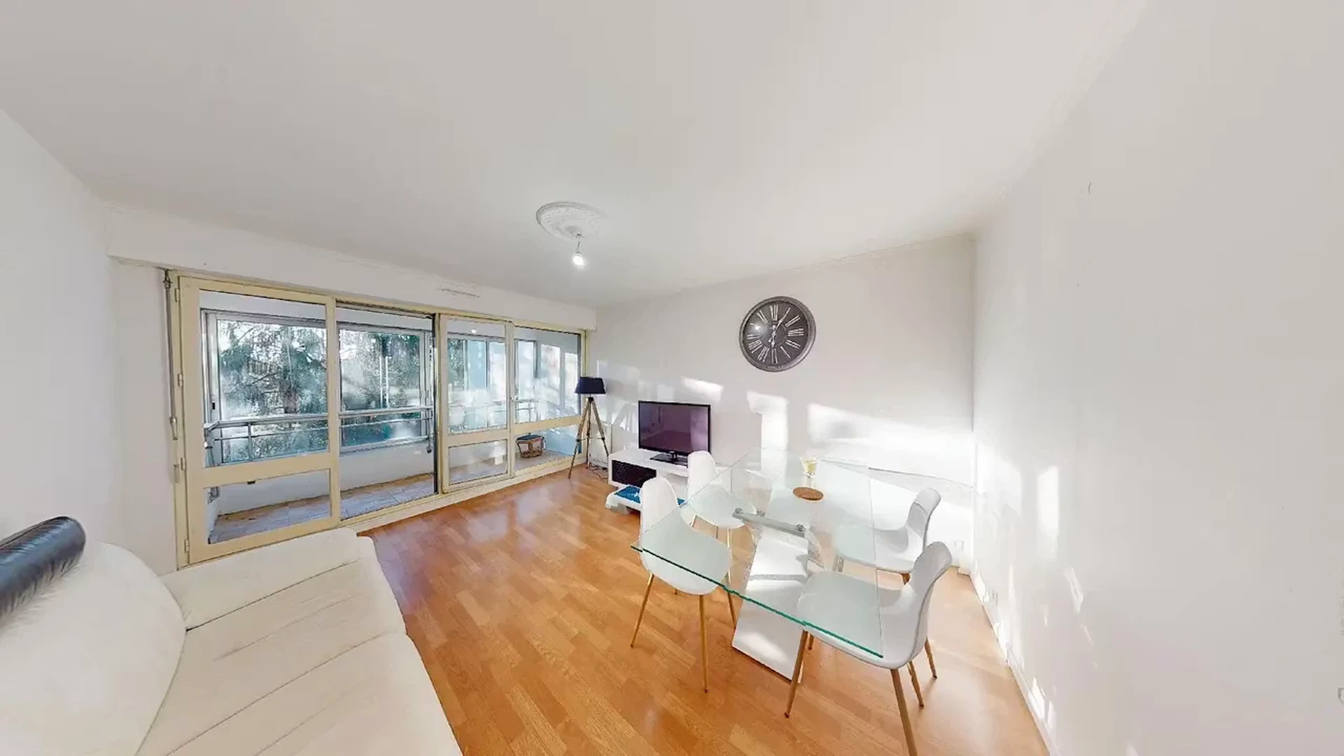 Room for rent in student apartment in , fully furnished