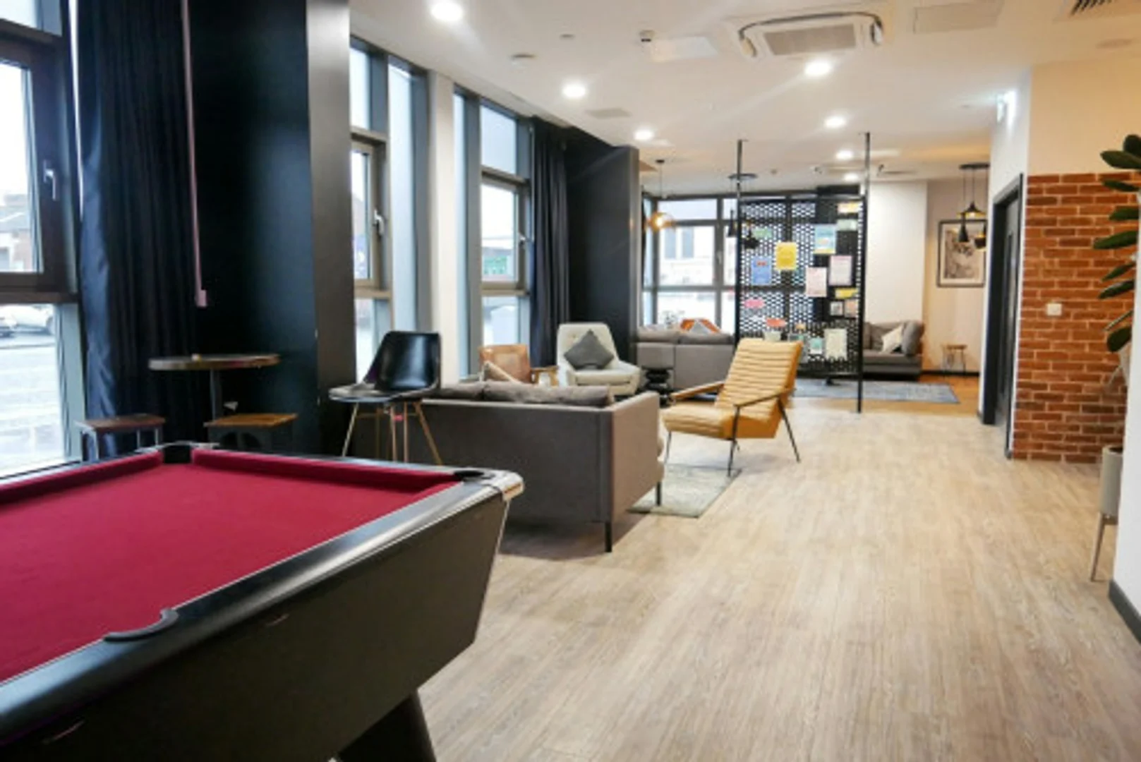 Comfortable and spacious student room in 