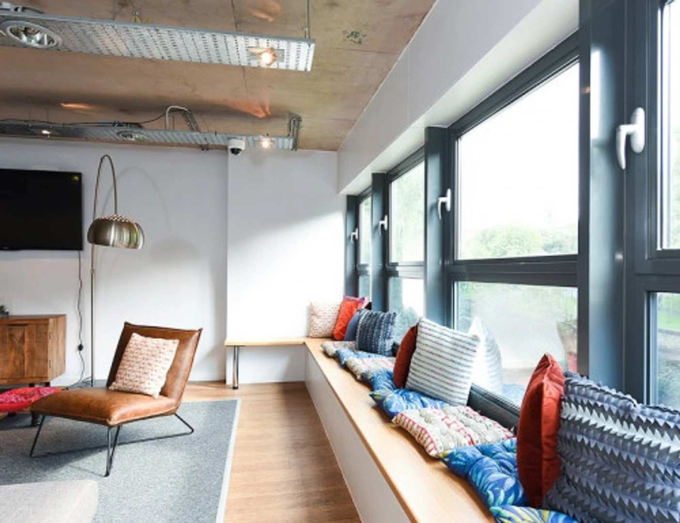 Economical student room with convenient location in 