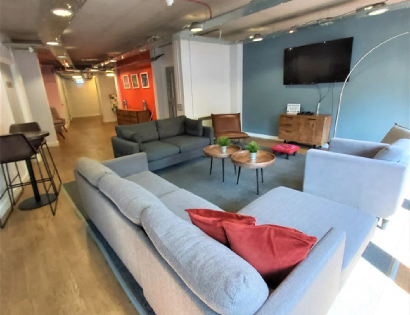 Economical student room with convenient location in 